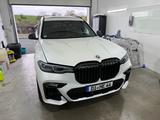 BMW X7 M50i in Weiß, 6-Sitzer, Vollausstattung,  - BMW X7 M50 aus 2020