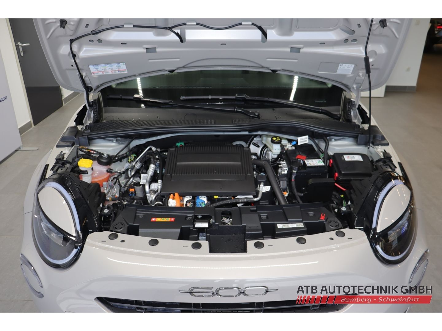 Fahrzeugabbildung Fiat 600e MY25 La Prima 115 kW Navi Massagesitze LED