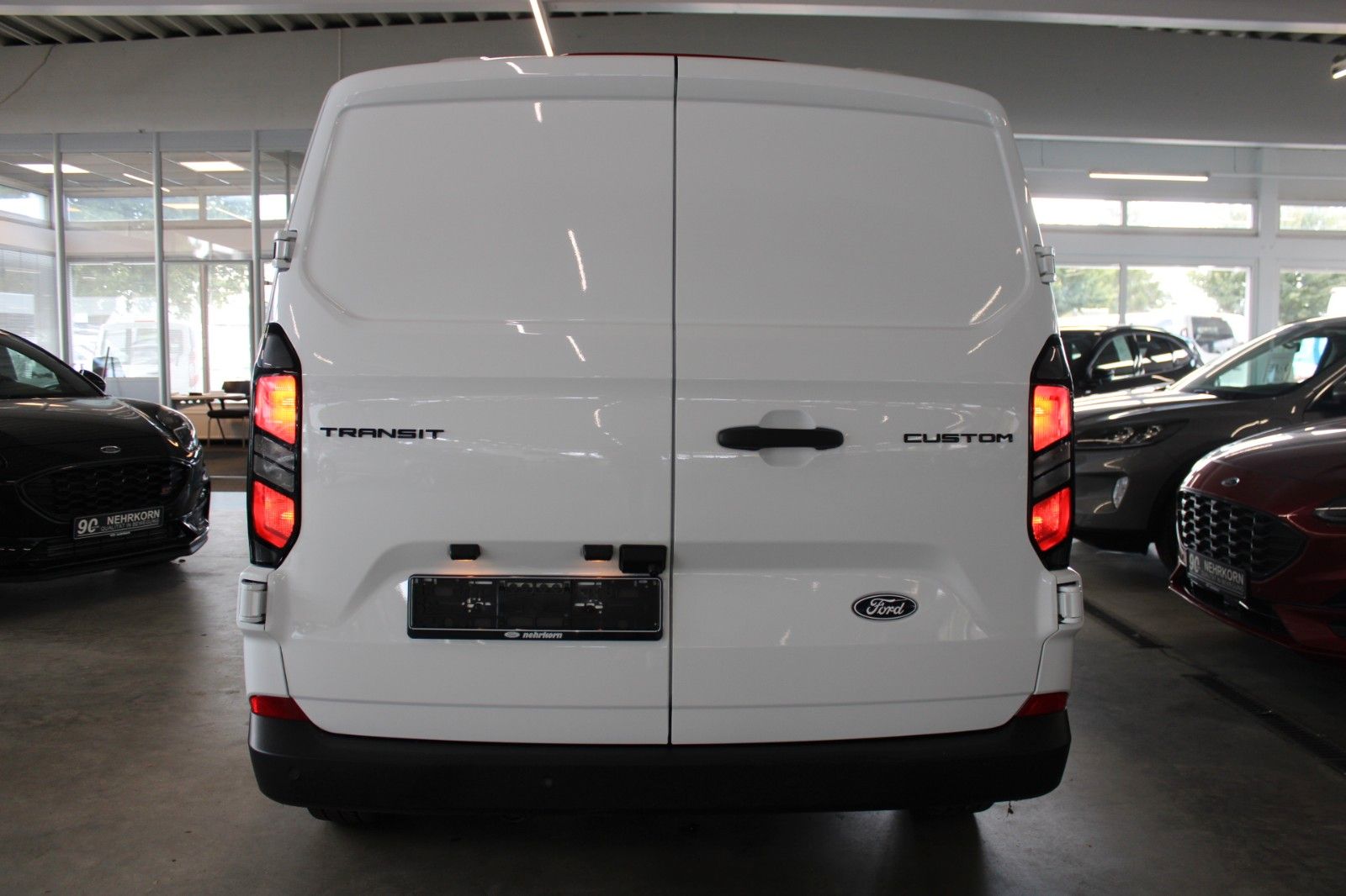 Fahrzeugabbildung Ford Transit Custom L1 TREND LED NAVI CAM ACC SHZ uvm