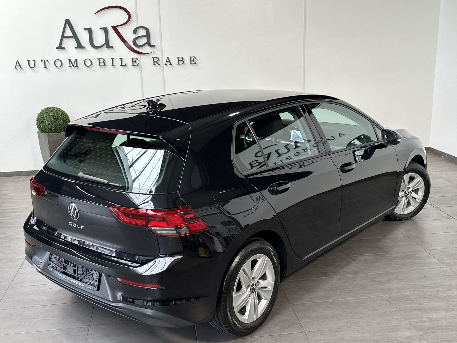 Fahrzeugabbildung Volkswagen Golf 2.0 TDI DSG Life NAV+LED+ACC+CARPLAY+1HD+VC