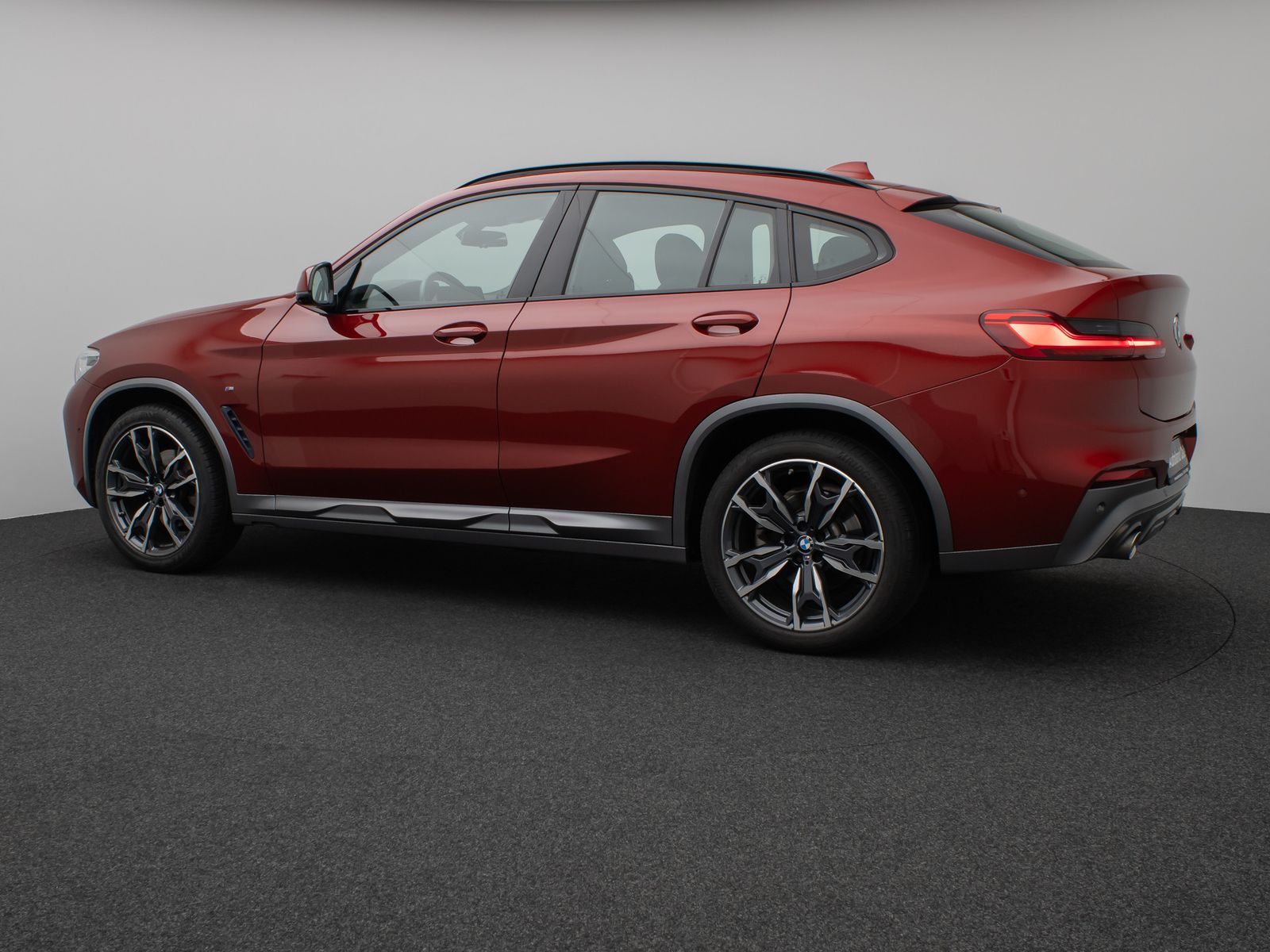 Fahrzeugabbildung BMW X4 xD20d M Sport X Panorama HUD HiFi Komfort 20"