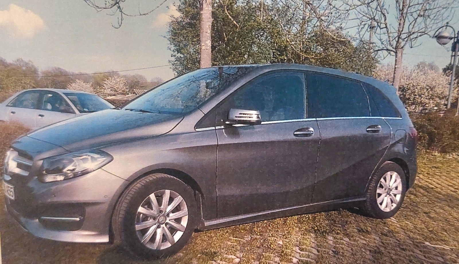 MERCEDES-BENZ B 180