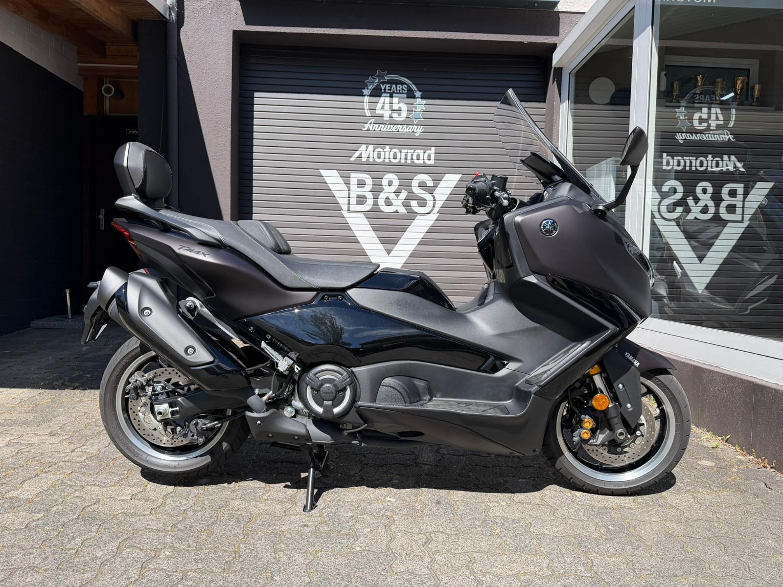 Yamaha TMAX Tech Max 560 ABS LED  1 Hand