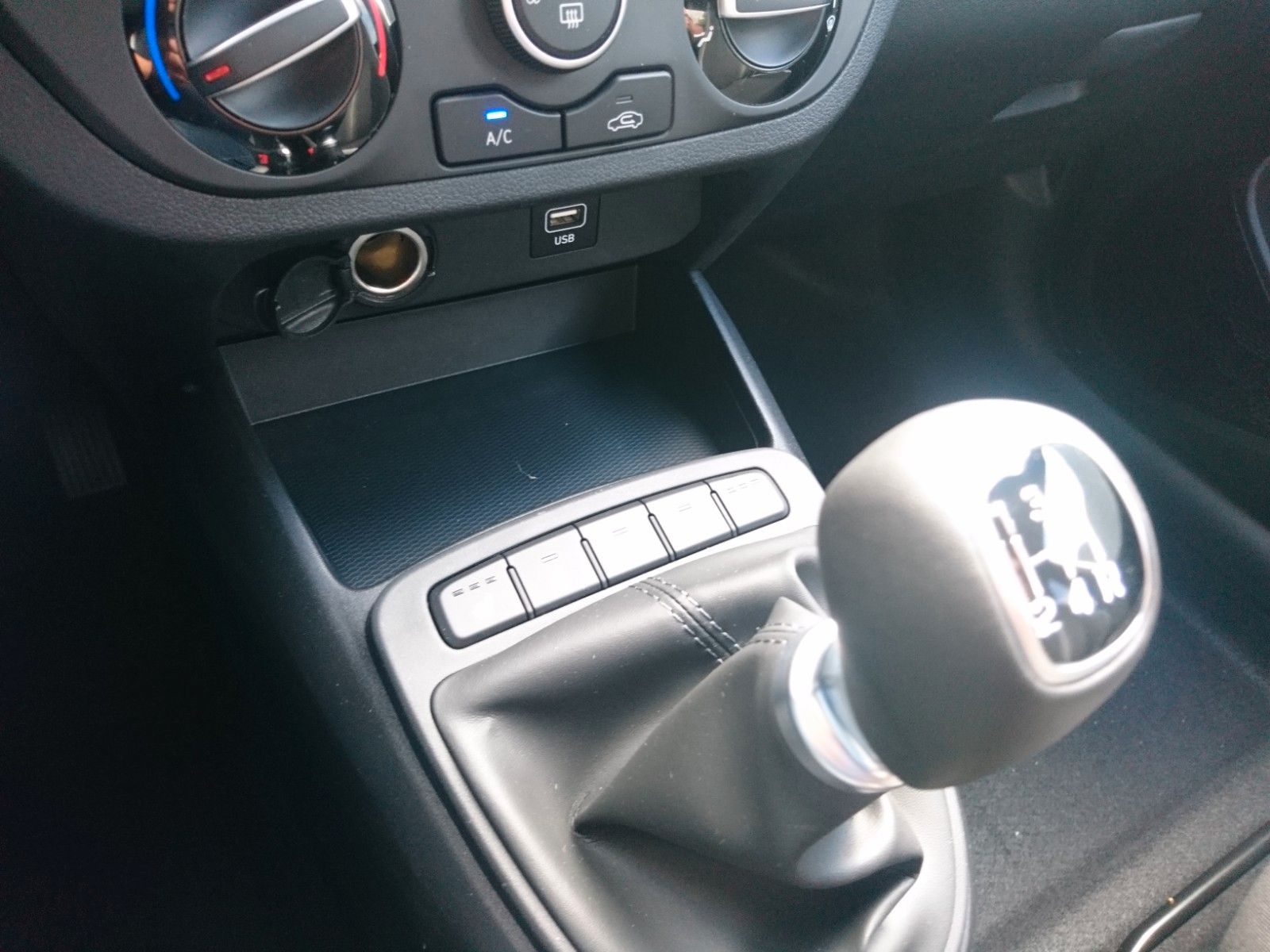Fahrzeugabbildung Hyundai New i10 1.0 Connect & GO