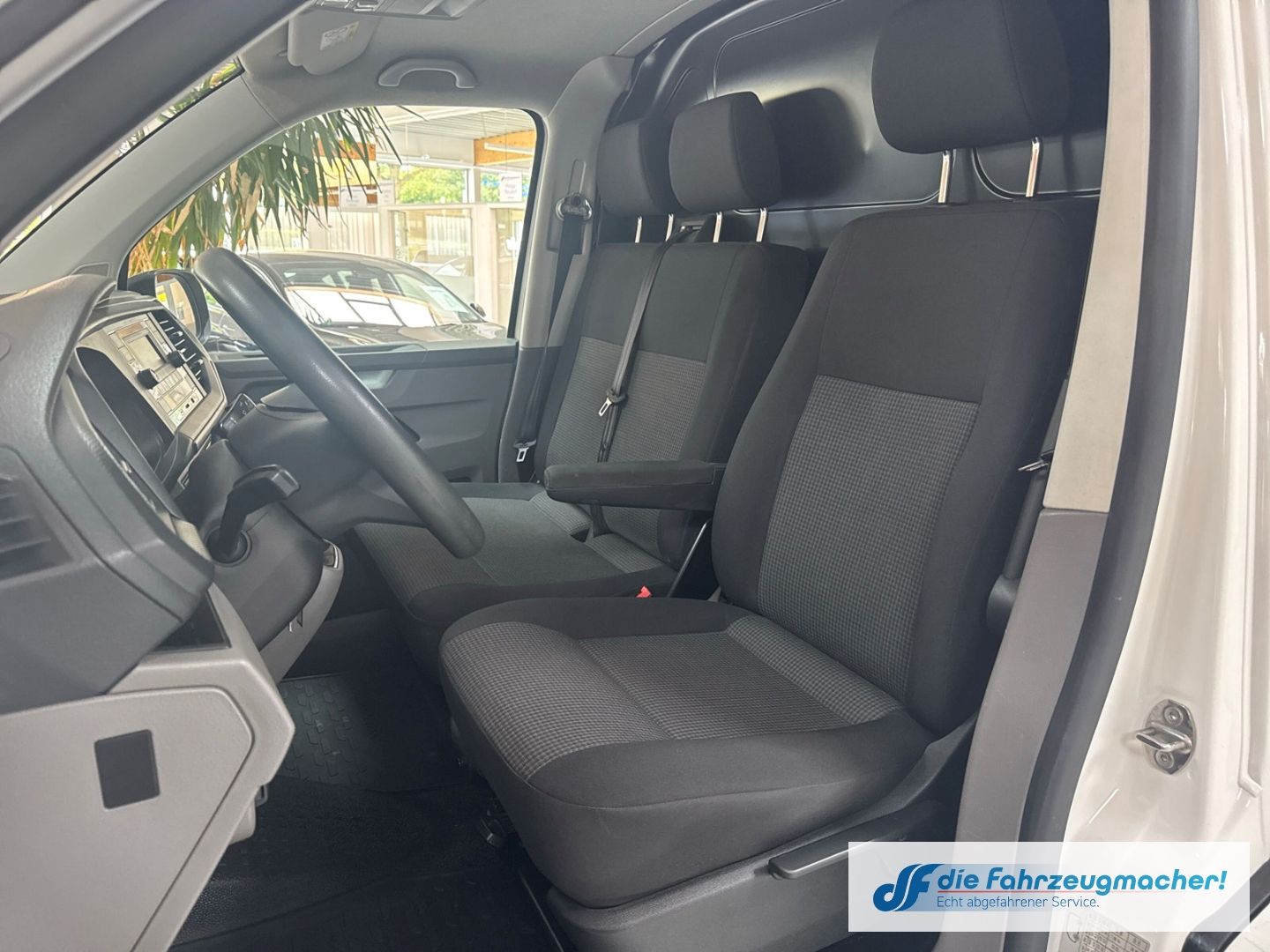 Fahrzeugabbildung Volkswagen Transporter T6.1 Kasten FWD 2.0 TDI DAB Notbrems