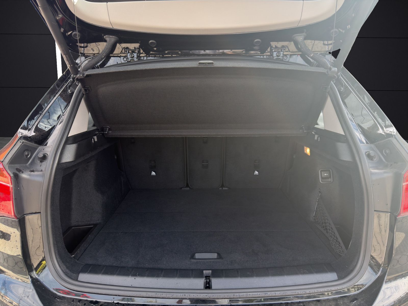 Fahrzeugabbildung BMW X1 sDrive 18 i Advantage PDC*Shzg*2-Zo.Klima*