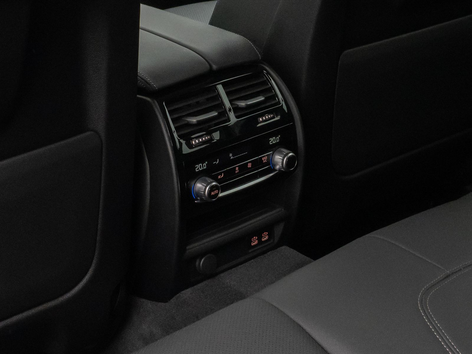 Fahrzeugabbildung BMW 530e Kamera DAB CockPitPro Sitzhzg Alarm LED