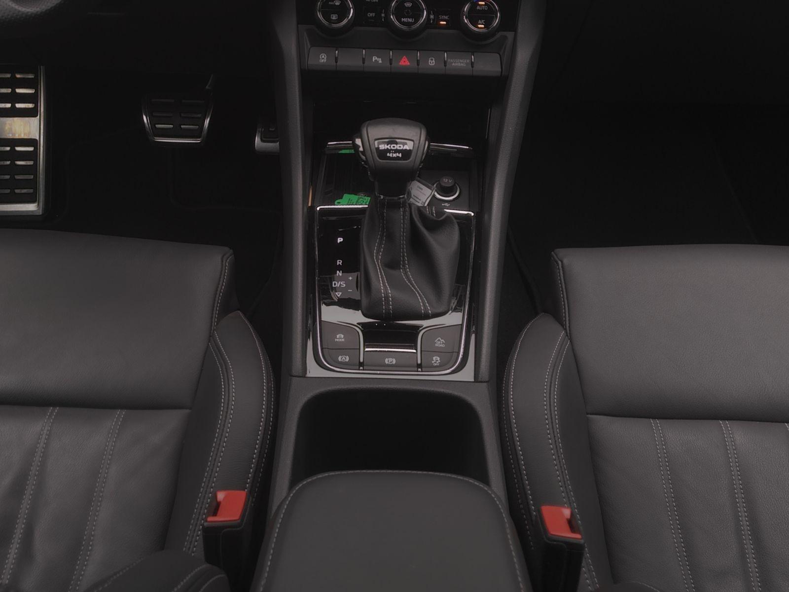 Skoda Karoq Sportline 2.0 TSI 4x4 DSG AHK*LED*NAVI*19"