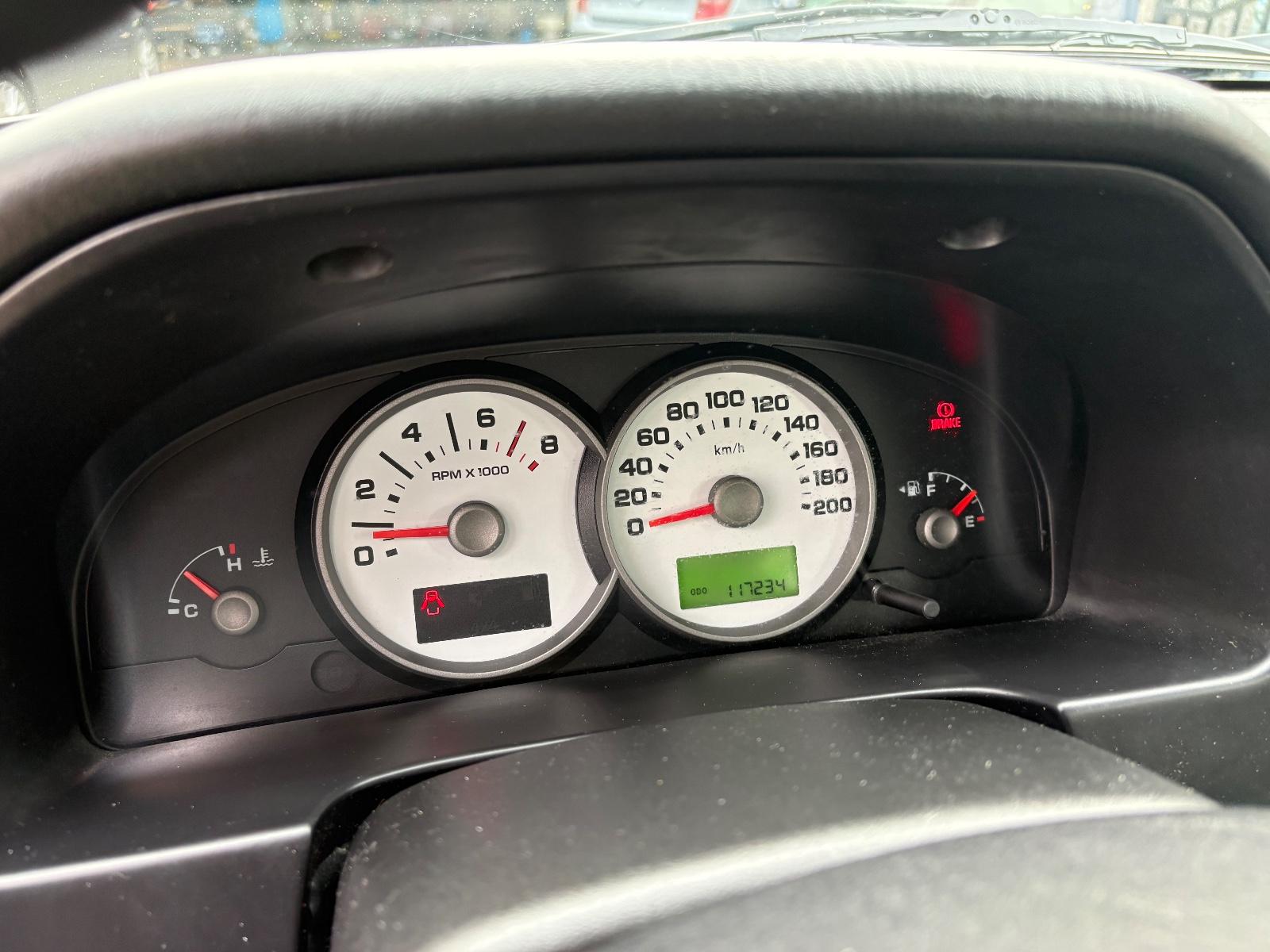Ford Maverick 2004 — photo 14