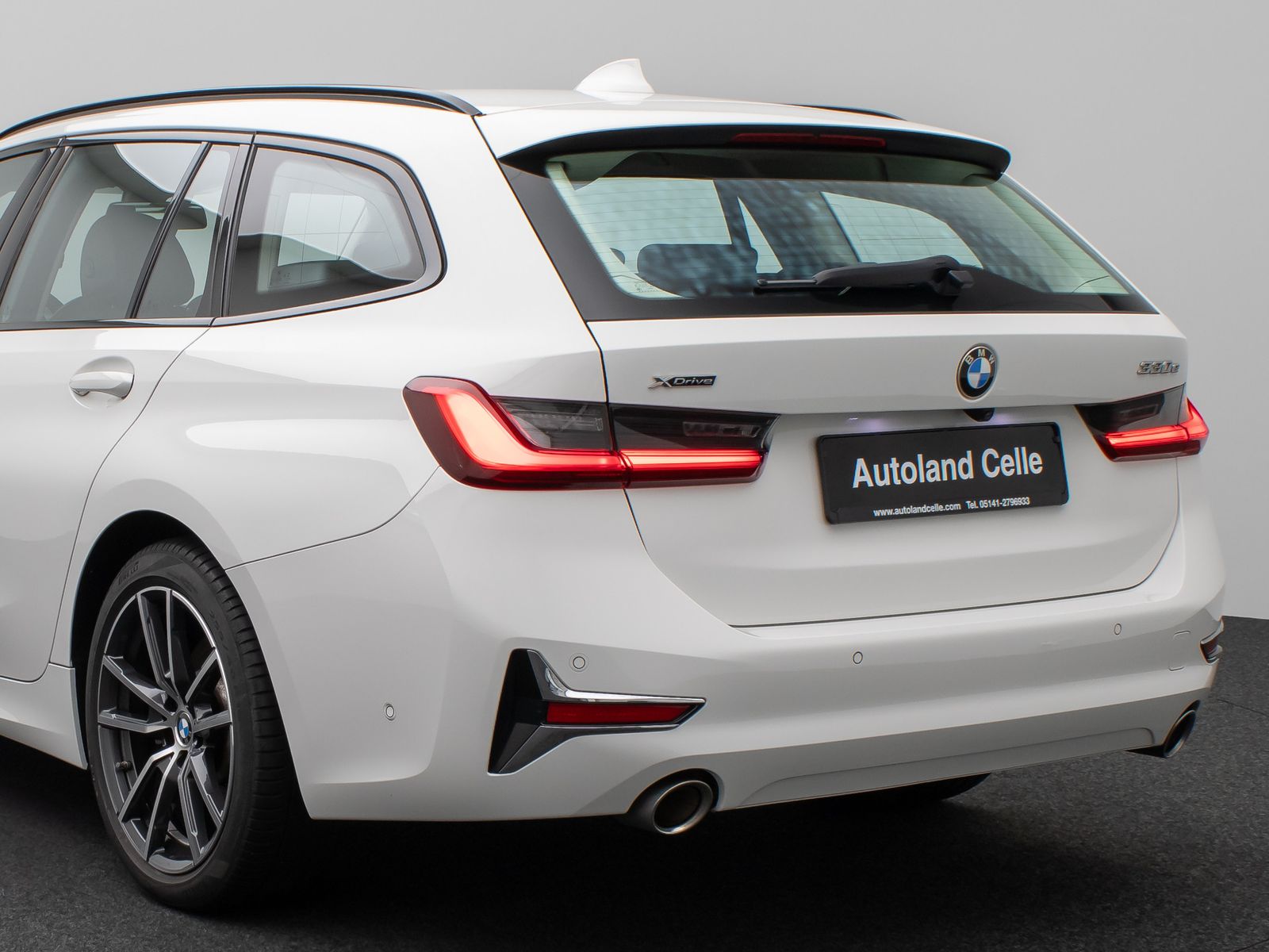 Fahrzeugabbildung BMW 330e xD Luxury Line 360°Laser HUD Komfort Sport