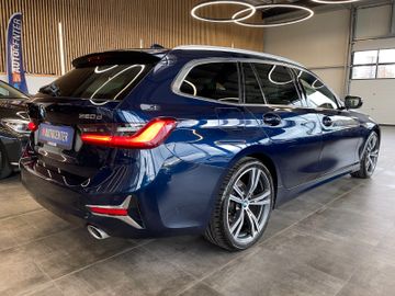 BMW 320 Touring  d xDrive Luxury Line *HUD*PANO*ACC*