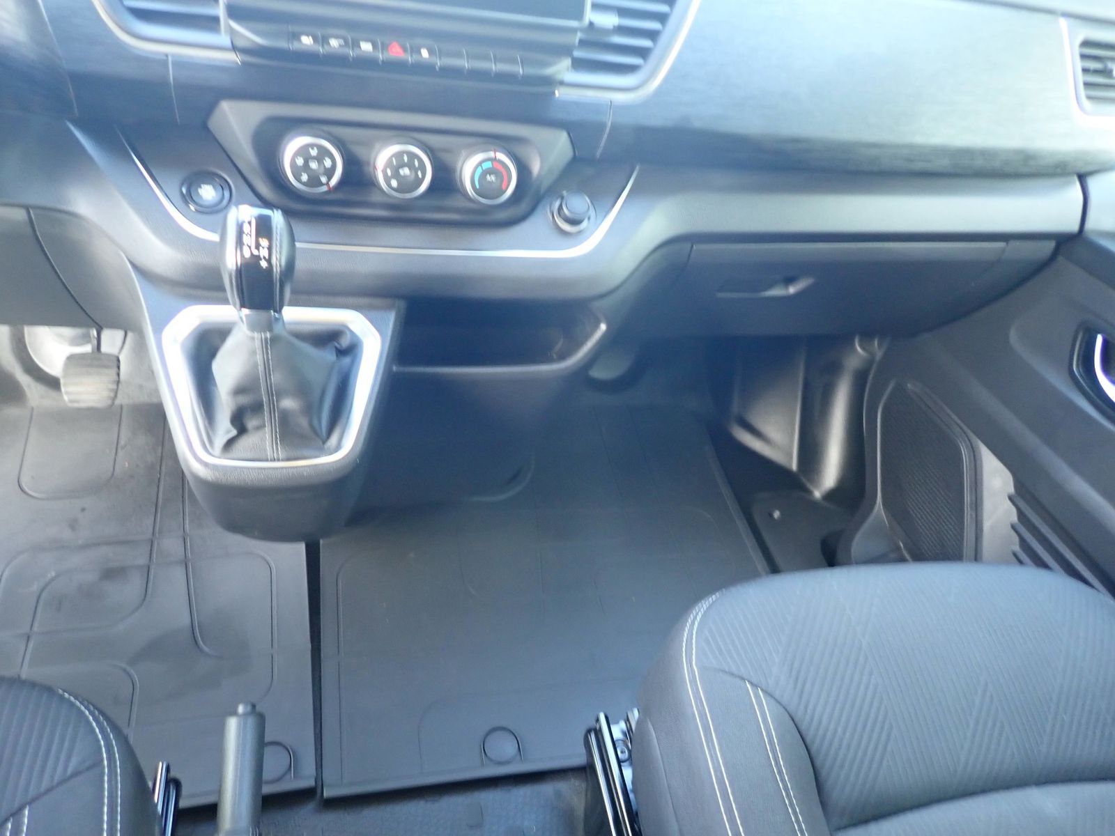 Fahrzeugabbildung Renault Trafic Combi L1H1 3,0t (8 Sitze) Life dCi 170