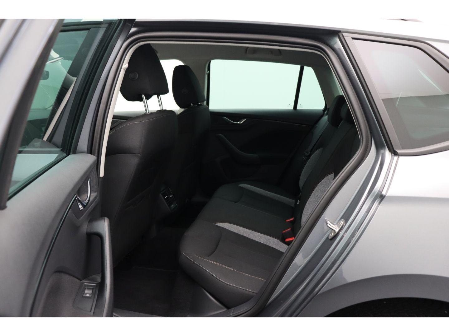 Fahrzeugabbildung SKODA Kamiq 1.0 Selection Kamera SHZ Einparkhilfe vorn