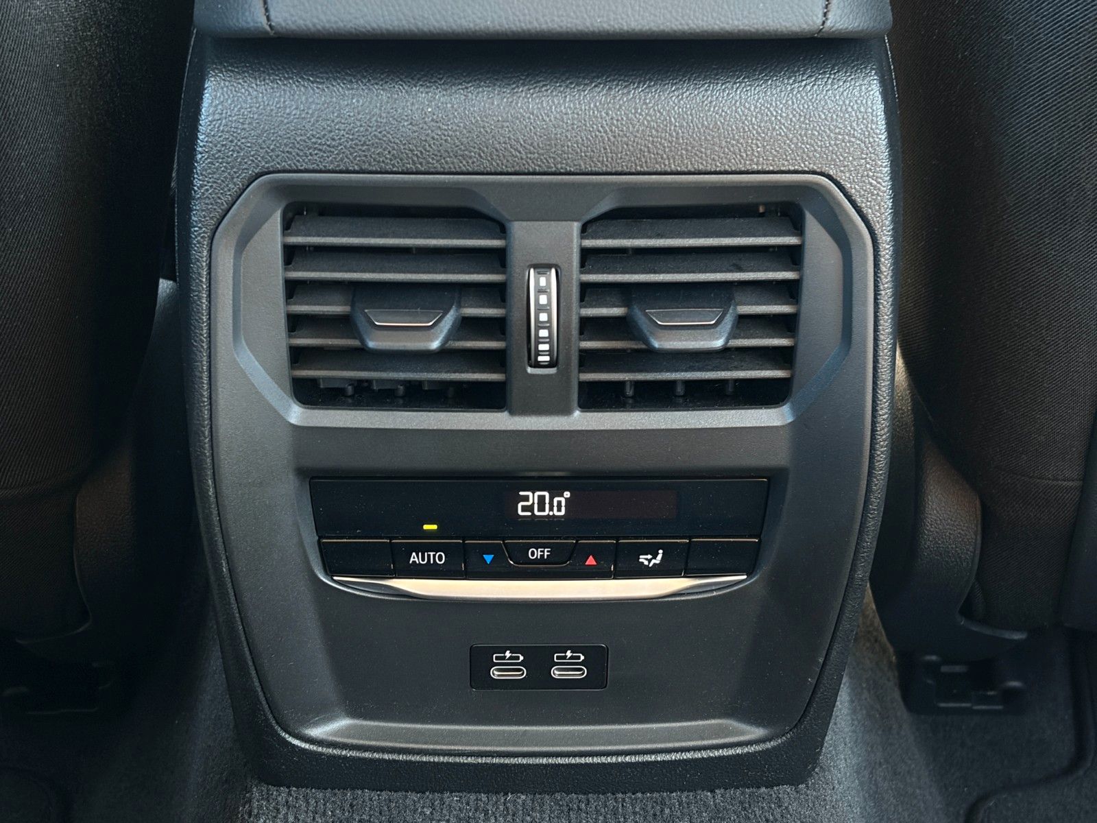 Fahrzeugabbildung BMW 318i Touring CockPit+ Alarm 3Z-Klima Kamera SHZ