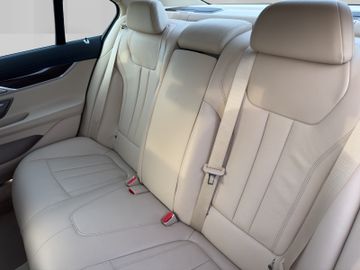 BMW 740 - 11