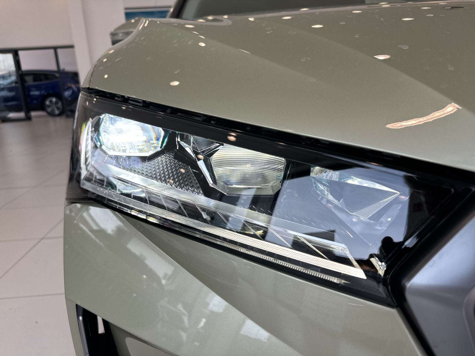 Superb Combi 2.0 TDI Selection, AHK, Matrix LED,