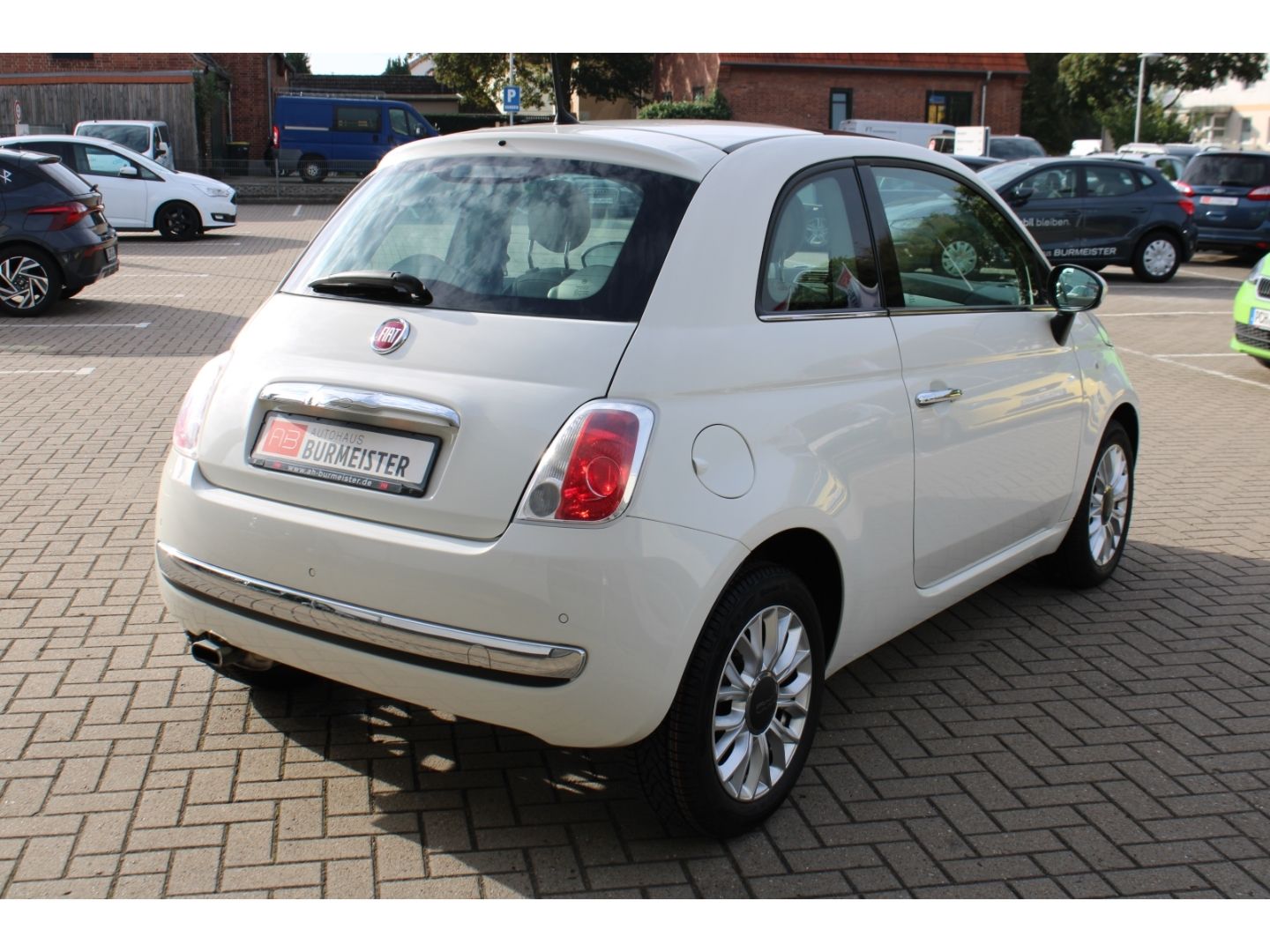 Fahrzeugabbildung Fiat 500 Lounge Klima Radio CD GJR PDC Pano Bluetooth