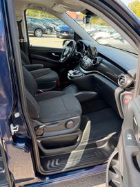 Mercedes V 220 - 11