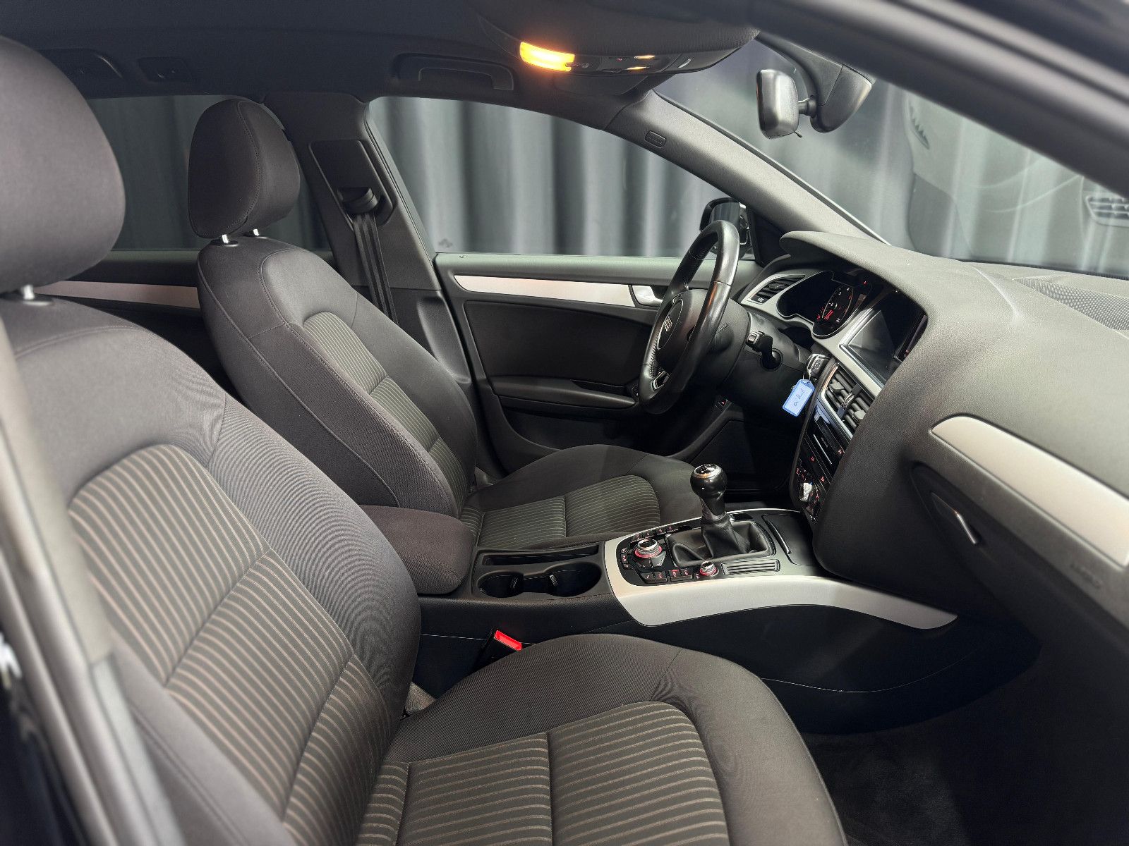 Fahrzeugabbildung Audi A4 Avant 2.0 TDI |1-HAND|S-LINE|NAVI|TÜV 09/26|