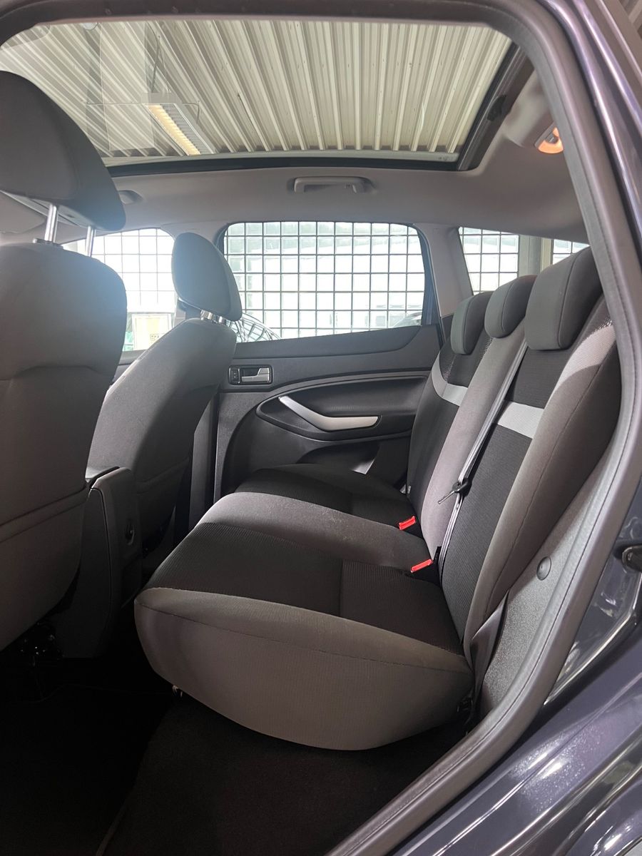 Fahrzeugabbildung Ford Kuga Champions 4x4 Edition *PANO*NAVI*