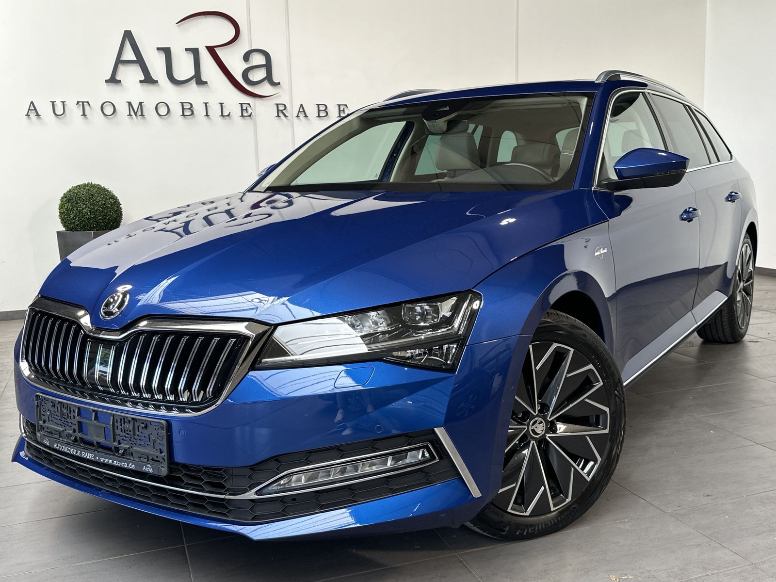 Fahrzeugabbildung SKODA Superb Combi L&K NAV+MATRIX+ACC+PANO+CANTON+DCC