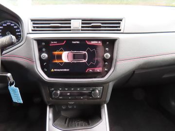 Fotografie des Seat Arona FR 6-G 81kw AHK Navi Climatronic ALU `18