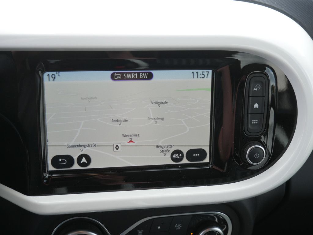 Fahrzeugabbildung Renault Twingo E-Tech KLIMA PDC SHZ RÜCKFAHRKAMERA NAVI
