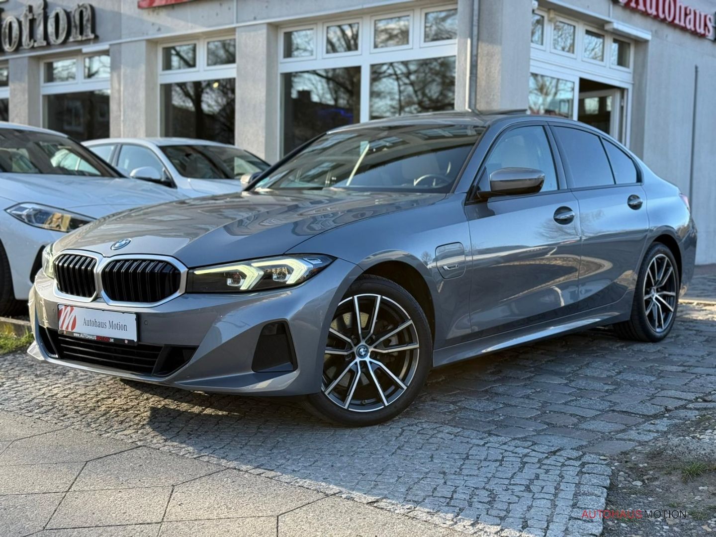 BMW 330 e Sport-line Navi Leder GSD LED H&K SHZ Spor imagem 2