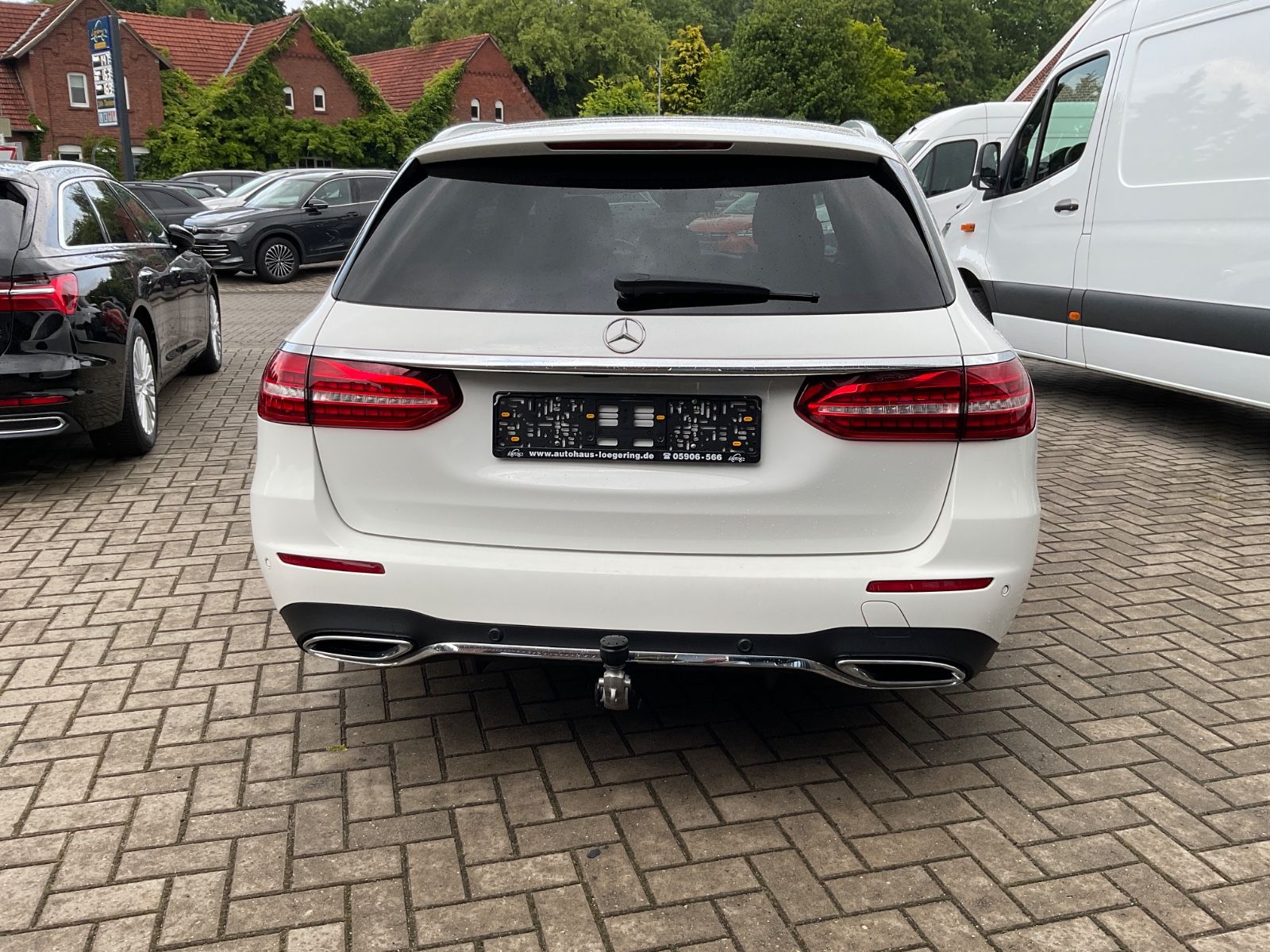 Fahrzeugabbildung Mercedes-Benz E 220 d T 4M,AMG, Memory,Kamera,AHK,Burmester