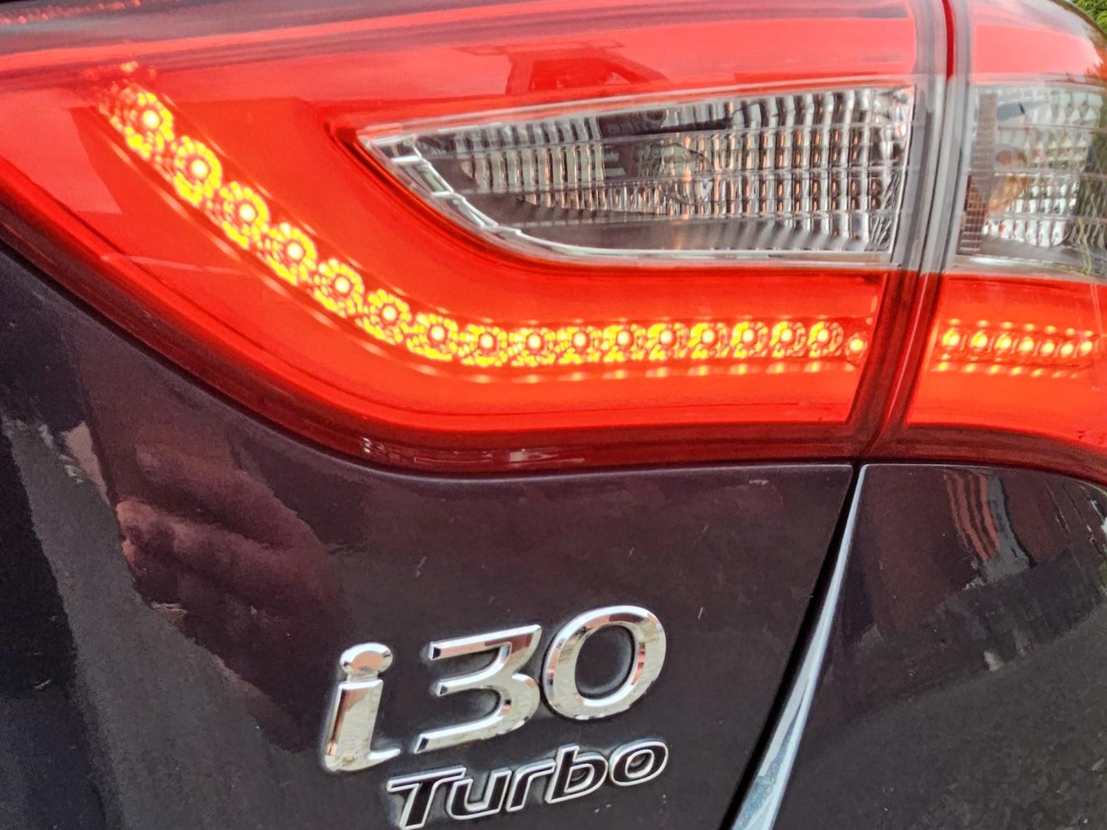 Hyundai i30 turbo | TÜV NEU(10/28) | Panoramadach 