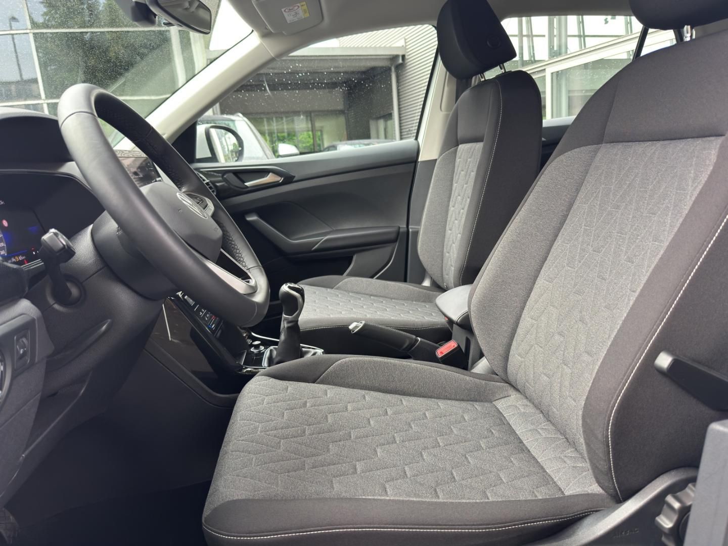 Fahrzeugabbildung Volkswagen T-Cross 1.0 TSI 70 kW Life LED,Navi,SHZ,ACC,PDC