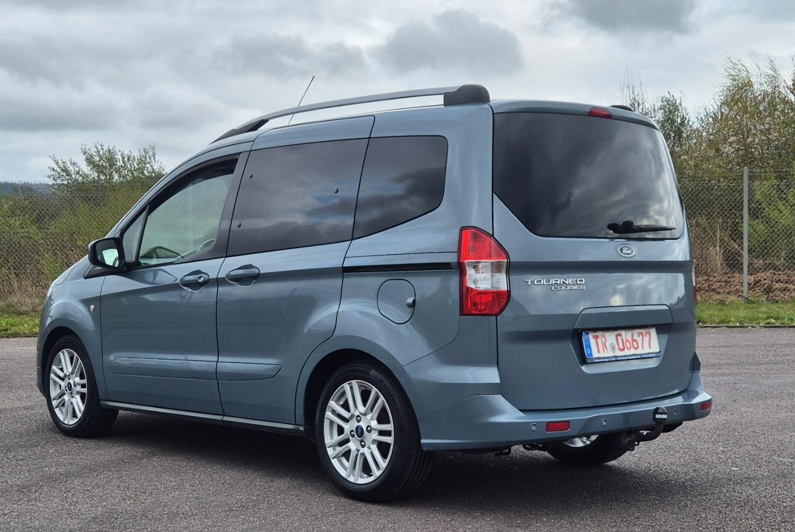 Ford Tourneo Courier 1.5 TDCi Titanium, AHK.