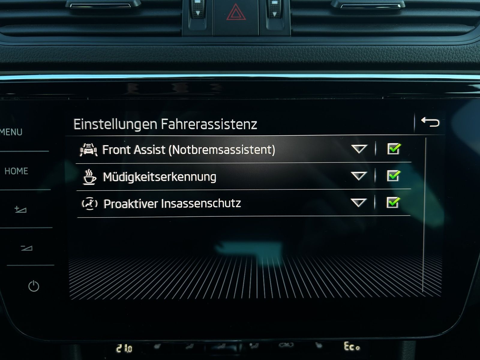 Fahrzeugabbildung SKODA Superb Combi Sportline iV Matrix STH AHK SH PANO