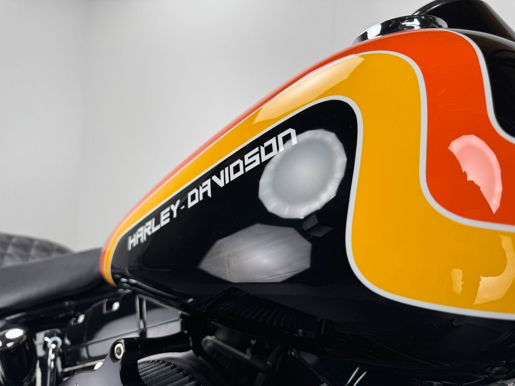 Fahrzeugabbildung Harley-Davidson SOFTAIL HERITAGE *CUSTOM "Milwaukee-Sunshine"