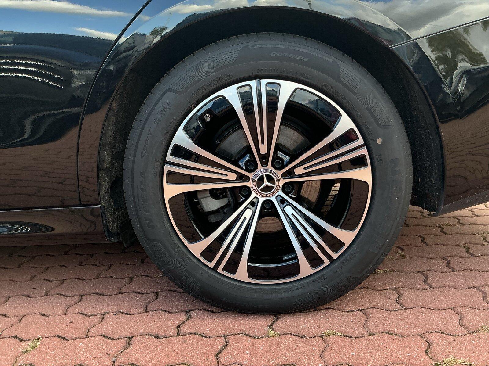 Mercedes-Benz E 220 d T AVANTGARDE RüCam Distro AHK LED Totwin