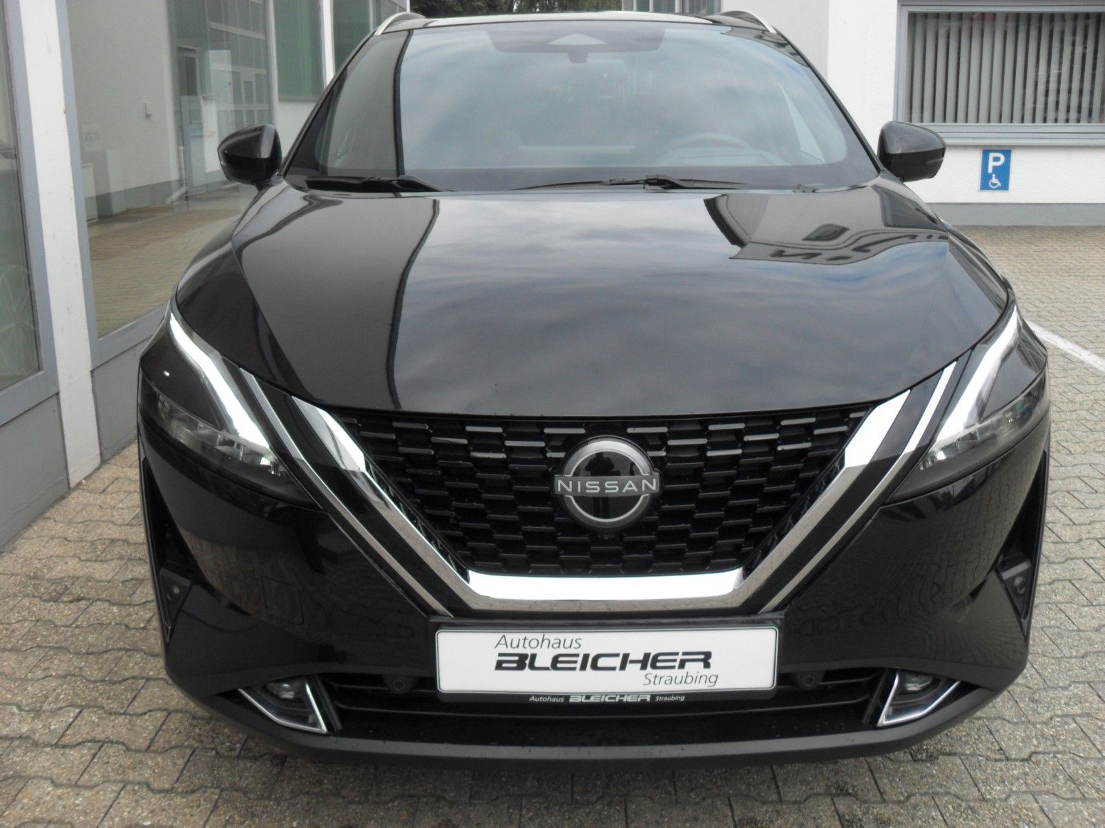 Fahrzeugabbildung Nissan Qashqai Tekna 4x4 | HeadUp | WP | Panorama