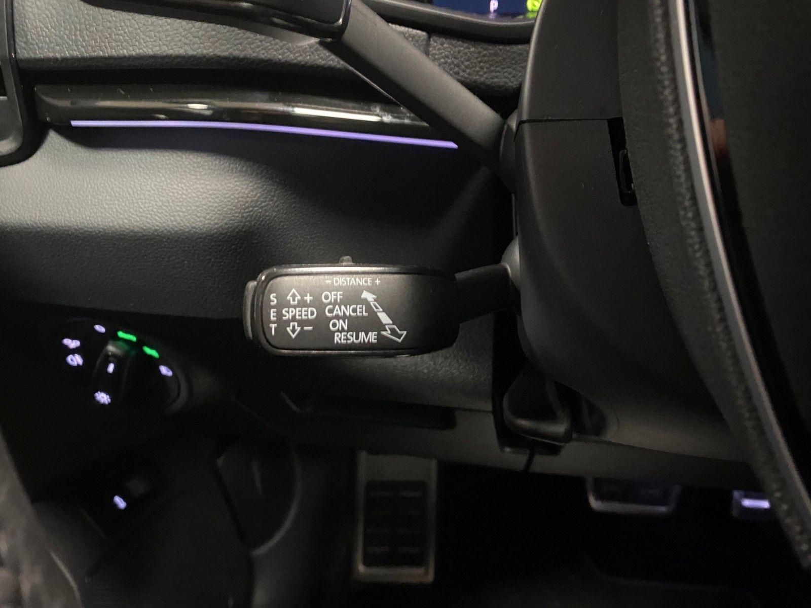 Fahrzeugabbildung SKODA Karoq 1.5 TSI DSG Sportline+AHK+ACC+NAVI+MATRIX