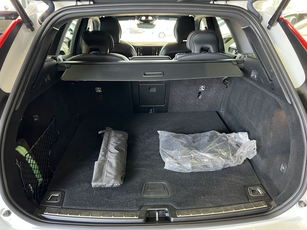 Volvo XC60 T6 R-Design Recharge AWD ACC AHK 360° LED