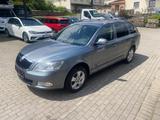 Skoda Octavia Combi 4x4 DSG TÜV NEU 8x Ber. Klima AHK - Skoda Octavia aus 2012 mit Diesel-Antrieb: Kombi