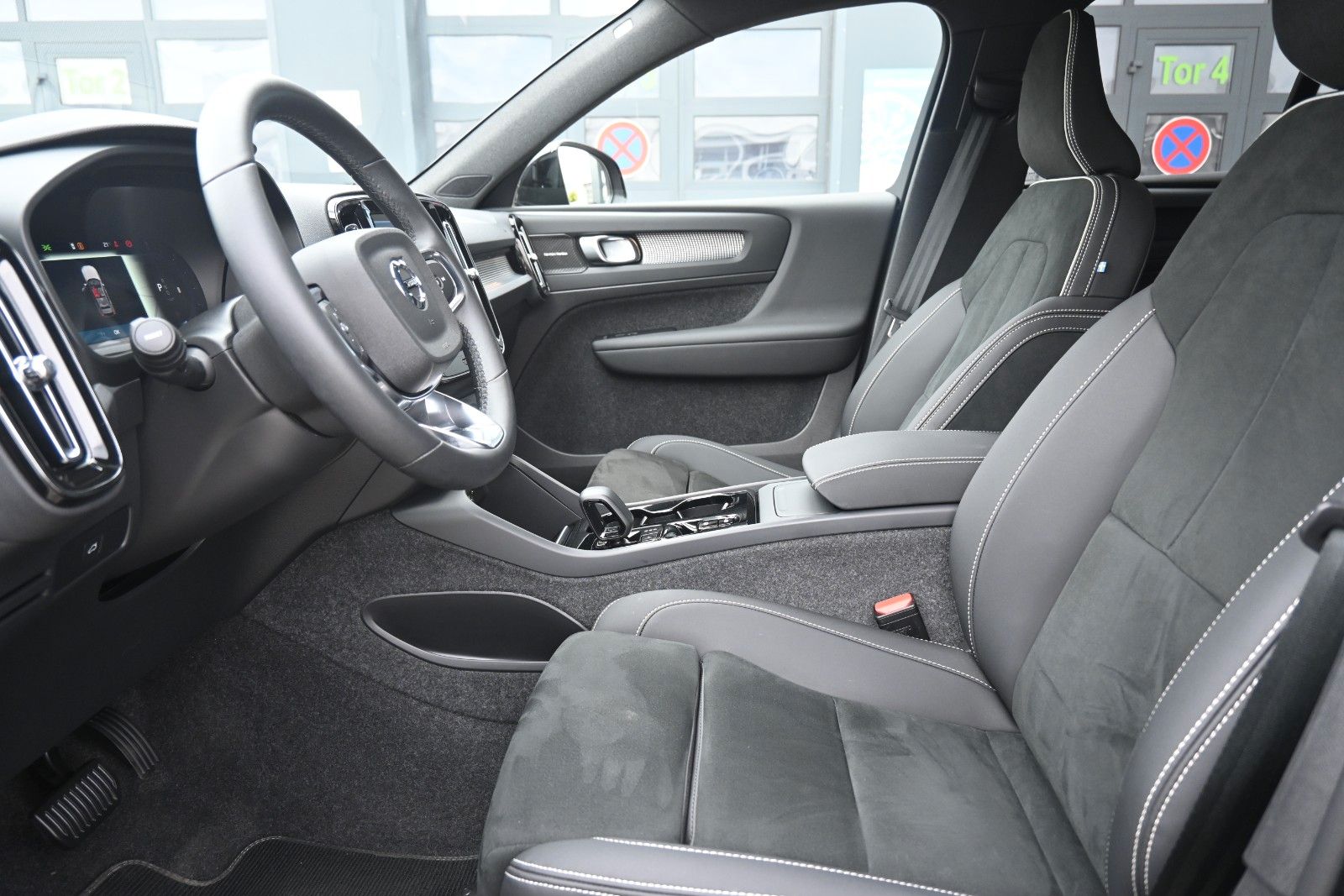 Fahrzeugabbildung Volvo XC40 B3 Plus Black Edition*LED*360*H&K*BLIS*20"