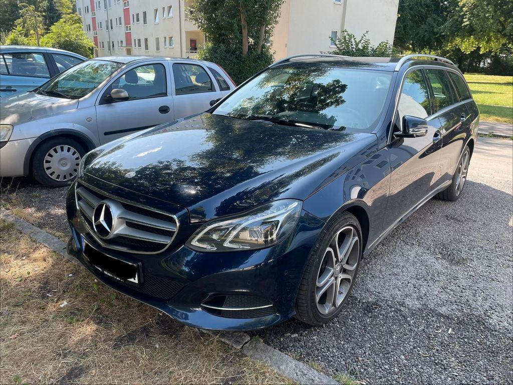 Image of Mercedes-Benz E 220