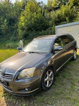 Toyota Avensis - Toyota Avensis aus 2007 mit Diesel-Antrieb