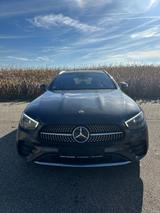 Mercedes-Benz E 300 d 4MATIC T Autom. - - Mercedes-Benz E 300 in Freiburg