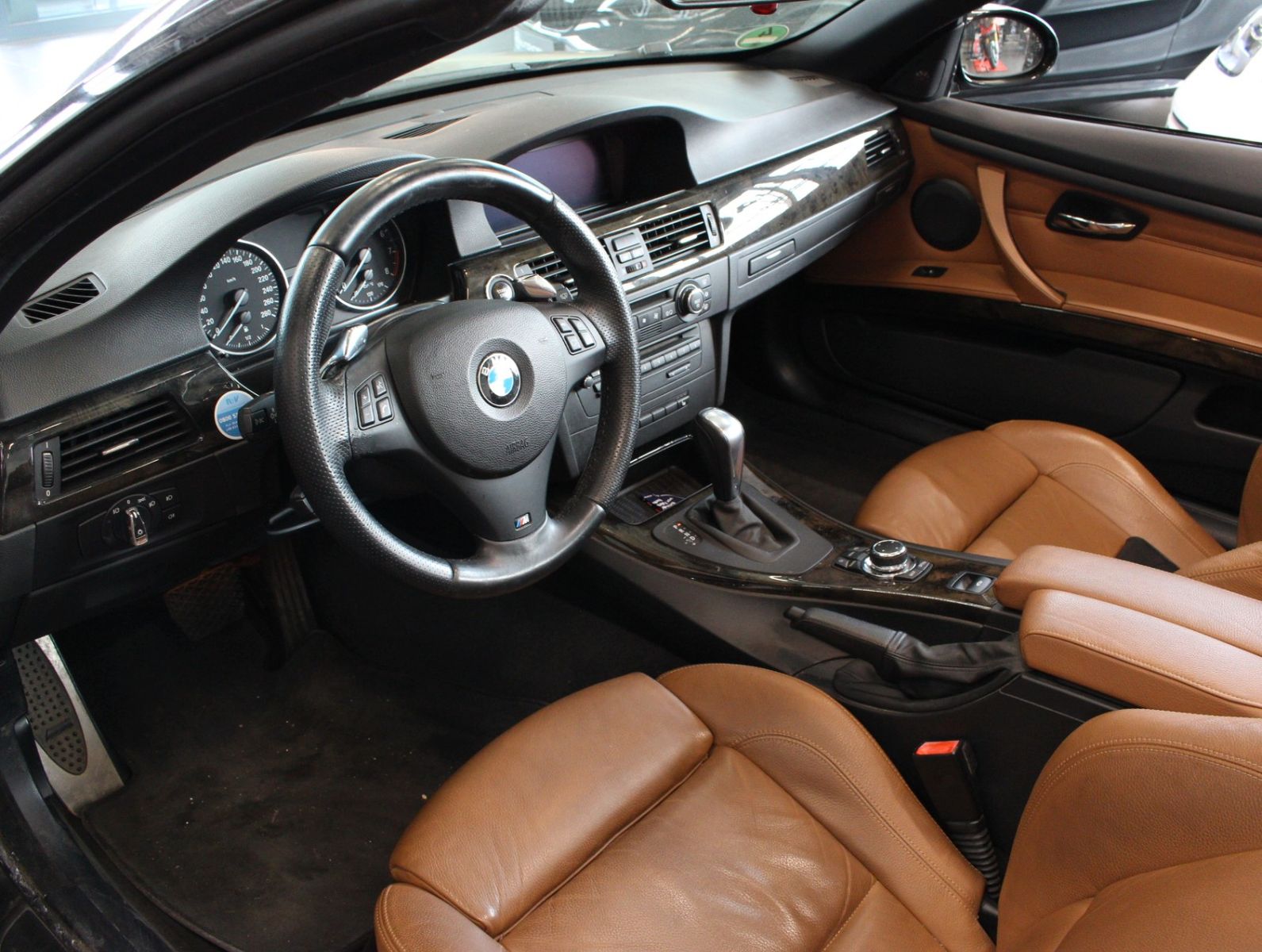 Fahrzeugabbildung BMW 325i Cabrio  M Sport Edition*Bi-Xenon*Navi*PDC