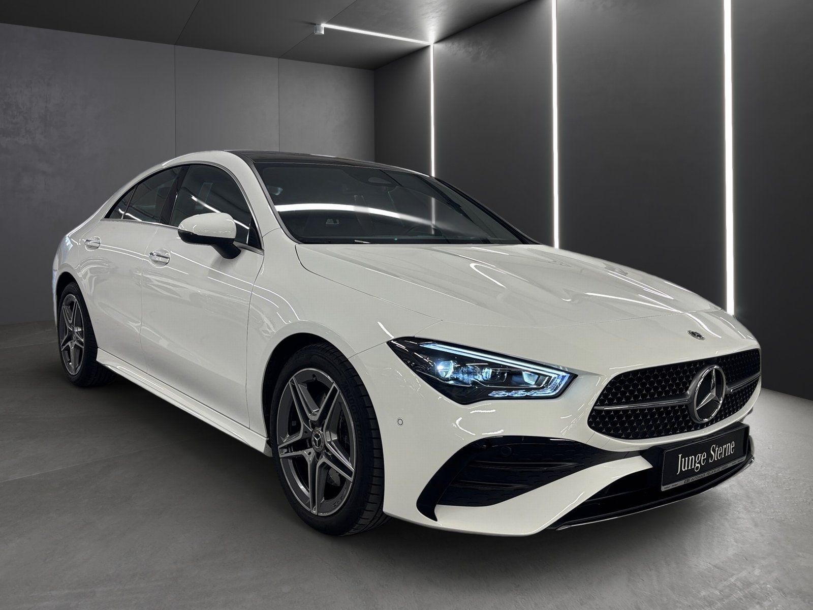 Fahrzeugabbildung Mercedes-Benz CLA 200 AMG Prem*Pano*Distro*MBeam*Totwi*CarPla*