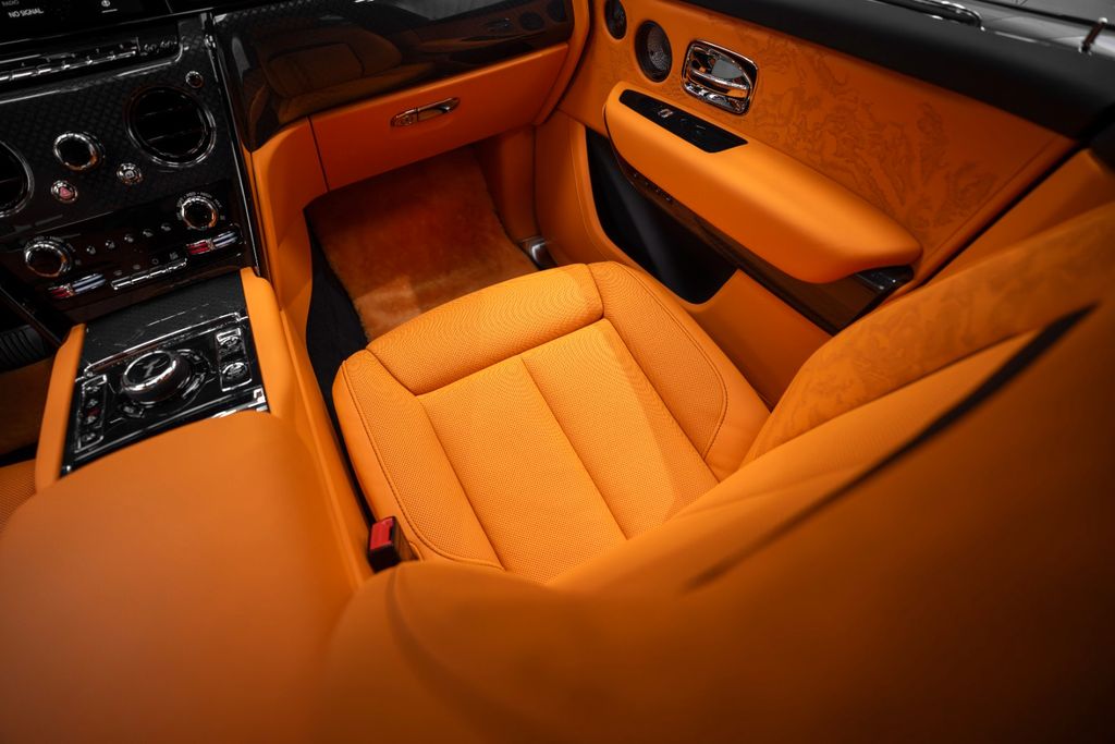 Cullinan BLACK BADGE 2026 BLACK/ORANGE 4 SEATS - Bild 25