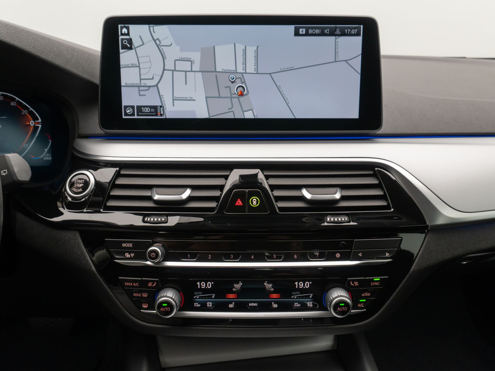 Fahrzeugabbildung BMW 520d xD  DAB Laser HUD Kamera AHK ALarm Komfort
