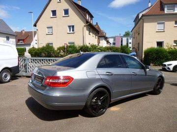 Mercedes E 200 - 4
