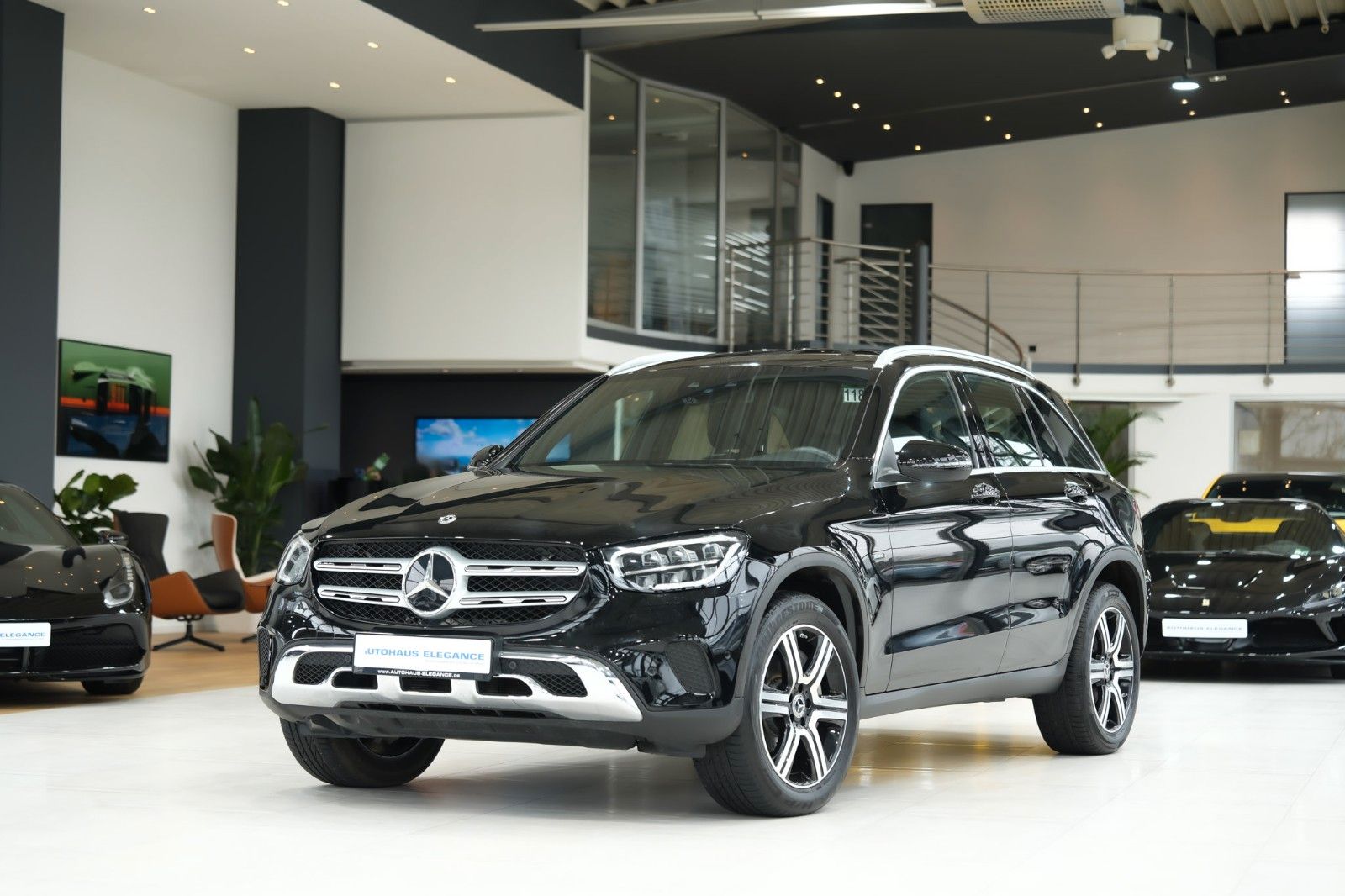 MERCEDES-BENZ GLC 300 e 4M*AMG-LINE.INT*OFF-ROAD-STY.*NAVI*LED