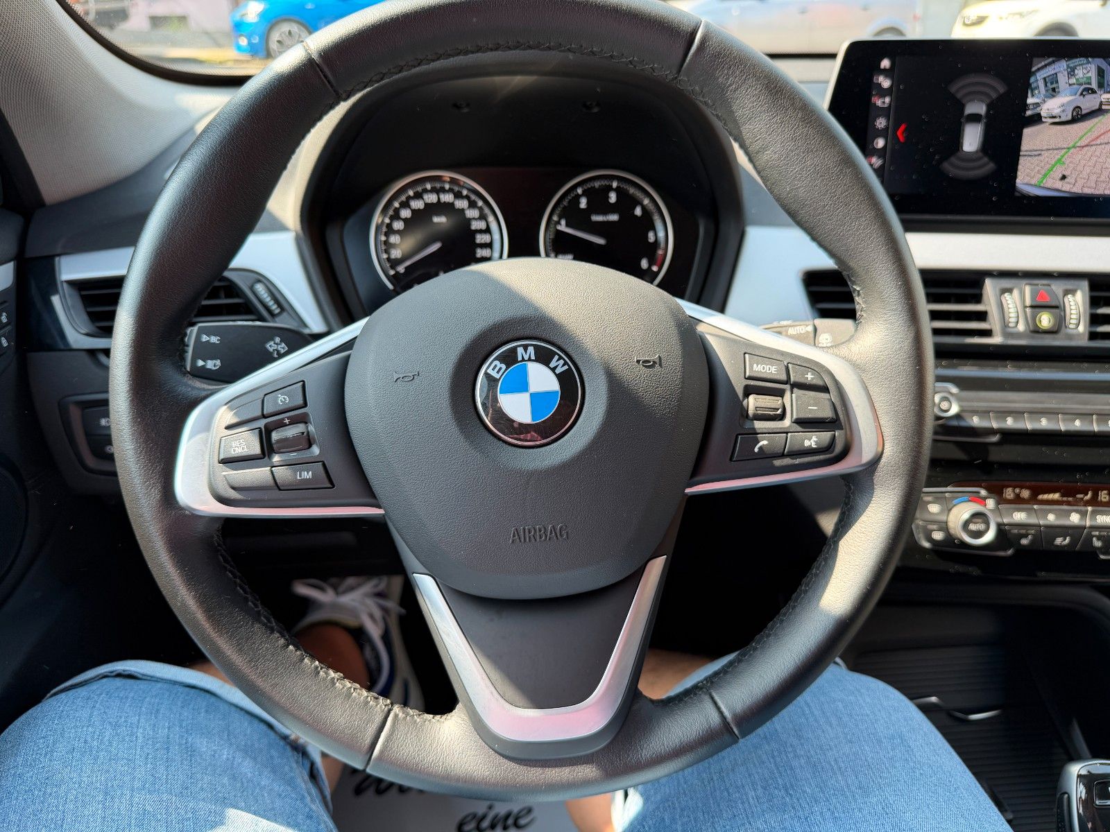 Fahrzeugabbildung BMW X1 xDrive 20 d 1.HD HUD AHK AUTOMATIK LED KAMERA